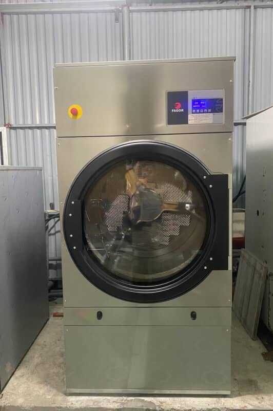 Thiết bị giặt là Hòa Phát