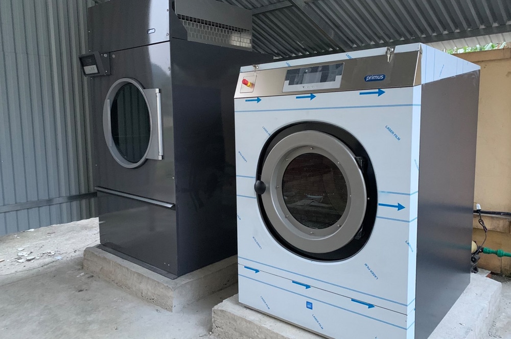 Thiết bị giặt là Hòa Phát